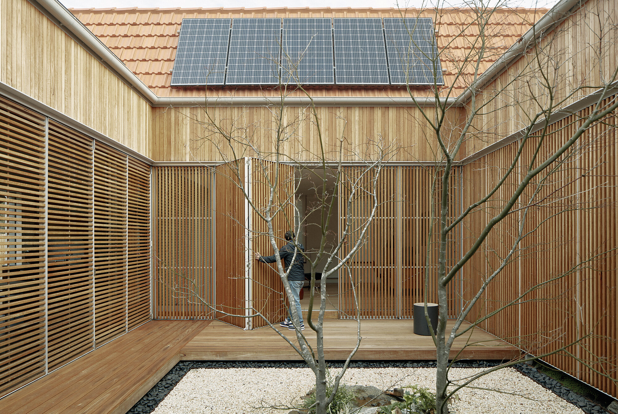 Interior photograph of Courtyard House by Tom Ross